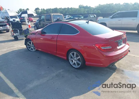 2015 Mercedes-Benz C 350 Sport 4Matic z USA, uszkodzony, nr VIN WDDGJ8JB1FG384094